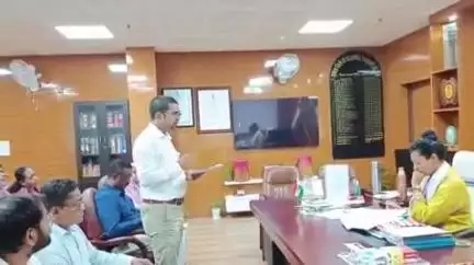 गुमला: भूमि संरक्षण विभाग द्वारा संचालित योजनाओं की डीसी कार्यालय में समीक्षा बैठक