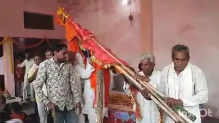 हरसूद: दादा जी आश्रम छनेरा में धूनी वाले दादा जी की महाआरती कर निशान चढ़ाए गए
