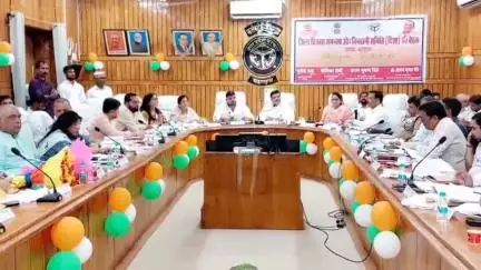 बहराइच: कलेक्ट्रेट सभागार में बहराइच सांसद डा. आनंद गोंड की अध्यक्षता में दिशा की बैठक सम्पन्न, दिए आवश्यक दिशा निर्देश