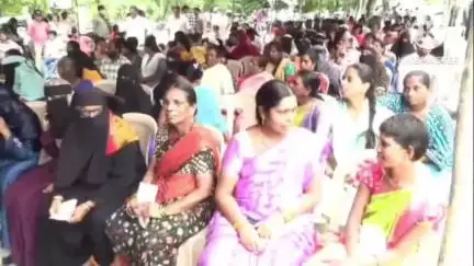 మంచిర్యాల: లక్షెటిపేటలో కొత్త రేషన్ కార్డులను లబ్ధిదారులకు అందజేసిన కలెక్టర్ ఎమ్మెల్యే ప్రేమ్సాగర్ రావు