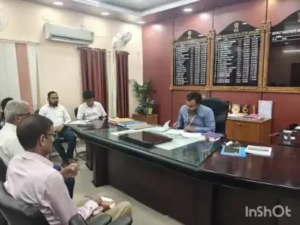 लखीसराय: जिला मुख्यालय में डीएम कार्यालय कक्ष में उपभोक्ता संरक्षण परिषद की बैठक आयोजित