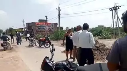 पाली: मंडिया रोड स्थित शहीद भगत सिंह नगर क्षेत्र में पानी निकासी के दौरान एक व्यक्ति ने अंगद मानकर जेसीबी से फोड़े कांच