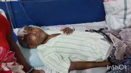 रोह: नावाडीह गांव में बारिश के दौरान गिरा दीवार, पति और पत्नी जख्मी होकर पहुंचे अस्पताल