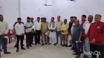 गढ़वा: गढ़वा चैंबर ऑफ कॉमर्स के आजीवन सदस्यों ने आदर्श होटल में की प्रेस वार्ता