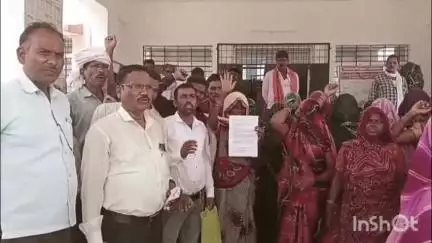 मैहर: शमशान भूमि को सुरक्षित करवाने के लिए दसईपुर गांव के ग्रामीणों ने मैहर कलेक्टर को सौंपा आवेदन