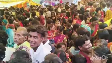 खानपुर: खानपुर में लोगों ने हाथ और गले में सर्प लपेटकर की नाग देवता की पूजा-अर्चना, दूध और लावा चढ़ाया