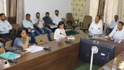 देवास नगर: मूंग उपार्जन केंद्रों में हो उचित व्यवस्था, कलेक्टर कार्यालय में बैठक के दौरान दिए गए निर्देश