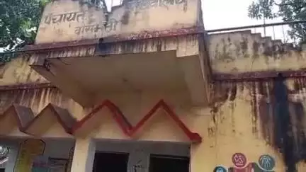 अमड़ापाड़ा: अमडापाड़ा प्रखंड के बासमती पंचायत भवन में पीएम जनमन शिविर का आयोजन