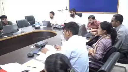 जशपुर: निर्माण कार्यों में लापरवाही पर कलेक्टर ने सख्ती दिखाई, समयसीमा में पूर्ण करने के दिए निर्देश