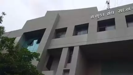 બાવળા: BLO તથા સુપરવાઈઝરની વિવિધ માંગણીઓ સંદર્ભે ધોળકામાં પ્રાંત અધિકારીને આવેદનપત્ર અપાયું