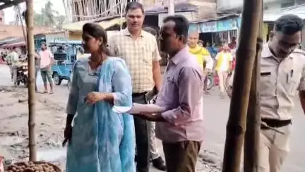 गोगरी: गोगरी एसडीओ ने गोगरी नगर परिषद क्षेत्र में बीएलओ के कार्यों का लिया जायजा, वोटरों से की बात