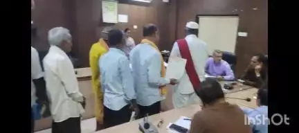 बेमेतरा: बेमेतरा कलेक्ट्रेट में जन चौपाल में कलेक्टर ने सुनी लोगों की समस्याएं, कुल 34 आवेदन प्राप्त हुए