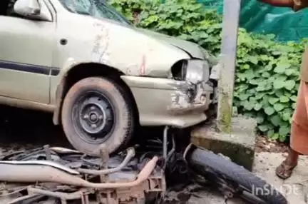 അടൂര്‍: കൊടുമൺ പഴയ പൊലീസ് സ്റ്റേഷൻ ജങ്ഷനിൽ കാർ ബൈക്കിലിടിച്ച് അപകടം, ഒരാൾക്ക് പരിക്ക്