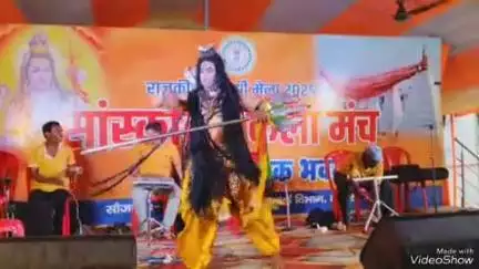 देवघर: देवघर मेला क्षेत्र में सांस्कृतिक कार्यक्रमों से श्रद्धालुओं की थकान को भक्तिमय मनोरंजन से किया जा रहा है दूर