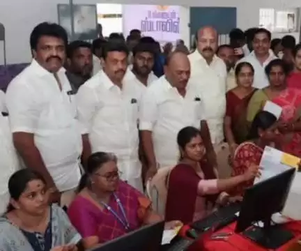 தஞ்சாவூர்: உங்களுடன் ஸ்டாலின் திட்டத்தை சட்டமன்ற நாடாளுமன்ற உறுப்பினர்கள் மாநகராட்சி மண்டபத்தில் தொடங்கி வைத்தனர்
