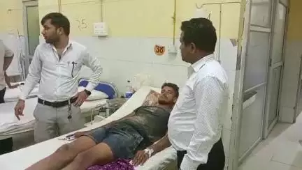 सिरसागंज: गांव असबाई में खेत में धान की पौध रोप रहे युवक को जहरीले सांप ने काटा, अस्पताल में कराया गया भर्ती