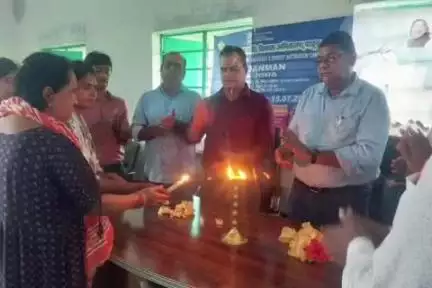 महेशपुर: महेशपुर प्रखंड के श्रीरामगढ़िया पंचायत भवन में पीएम जनमन शिविर का आयोजन, बीडीओ और सीओ ने दीप जलाकर किया शुभारंभ