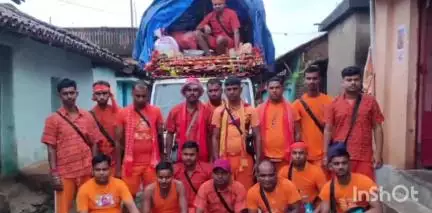 रानीश्वर: राष्ट्रीय स्वयंसेवक संघ के दर्जनों कार्यकर्ता इंदरबनी से सुल्तानगंज जल लेने के लिए रवाना हुए