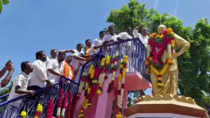 இராமநாதபுரம்: காமராஜர் 123 பிறந்தநாள் விழாவை முன்னிட்டு ரெட்டையூரணியில் அவரது சிலைக்கு பாஜகவினர் மாலை அணிவித்து மரியாதை