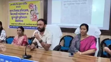 কাটোয়া ১: বাল্যবিবাহ ও কিশোরী গর্ভাবস্থা প্রতিরোধ করতে ইমাম, পুরোহিত, ক্যাটারার ডেকরেটারদের নিয়ে কাটোয়া 1 ব্লক অফিসে হল কর্মশালা