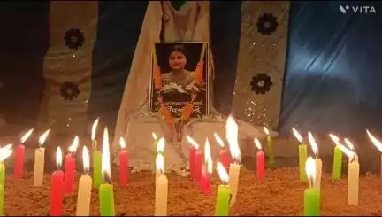 କୋଟପାଡ: ସୌମ୍ୟାଶ୍ରୀ ବିଶିଙ୍କ ଉଦେଶ୍ୟରେ ବୈପାରୀଗୁଡା ମୁଖ୍ୟ ଛକରେ ଶ୍ରଦ୍ଧାଞ୍ଜଳି ଜ୍ଞାପନ l