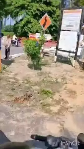 धामपुर: स्योहारा मार्ग पर गौरा बादल पुलिस चौकी पर कार ने बैरिकेडिंग को टक्कर मारकर फरार, चपेट में आकर होमगार्ड घायल