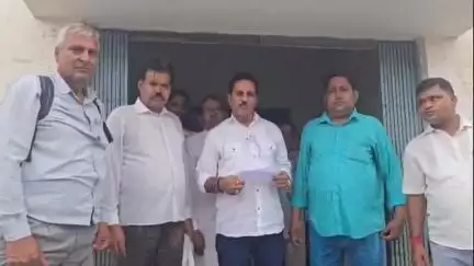 सरदारशहर: स्मार्ट मीटर लगाने के विरोध में विकास मंच के कार्यकर्ताओं ने एसडीएम कार्यालय में ज्ञापन सौंपा