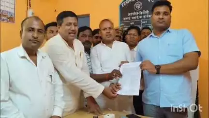 बिसौली: ललुआ नगला गांव के ग्रामीणों ने विद्युत उपकेंद्र की स्थापना की मांग को लेकर बिसौली तहसीलदार को ज्ञापन सौंपा