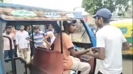 তেলিয়ামুড়া: ড্রাগসের কোটাসহ এক টমটম চালককে আটক করে এলাকার লোকজন পুলিশ হাতে তুলে দেয়, ঘটনা পুরাতন টি আর টি সি অফিস সংলগ্ন এলাকায়