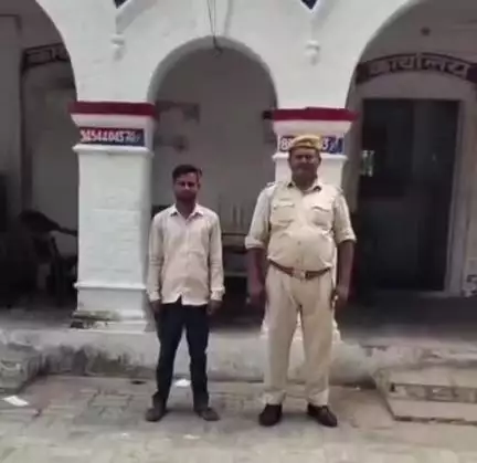 पुरवा: मौरावां थाना पुलिस ने आत्महत्या के दुष्प्रेरण के वांछित अभियुक्त को भवानीगंज पुलिया से किया गिरफ्तार