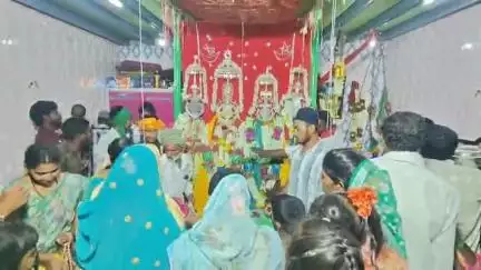 రాయదుర్గం: పట్టణంలో భక్తిశ్రద్దలతో చిన్న పీర్ల పండుగ, పానకాలు, చక్కెర చదివింపులకు క్యూ కట్టిన భక్తులు
