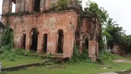 জামালপুর: তোড় কোনা এলাকায় স্যার রাসবিহারী ঘোষের বসতভিটা পরিদর্শনে কলকাতার ইঞ্জিনিয়ার ও ব্লক প্রশাসনের আধিকারিকরা