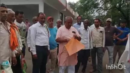 सिमरा ग्राम में शासकीय जमीन पर कब्ज़ा करने वालों को मकान हटाने का नोटिस, आबादी जमीन घोषित करने हेतु पत्र दिया गया