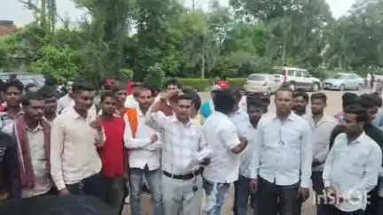 बेमेतरा: छत्तीसगढ़ विद्युत ठेका श्रमिक विकास संगठन ने कलेक्टर रणवीर शर्मा को विभिन्न समस्याओं को लेकर सौपा ज्ञापन#jansamasya