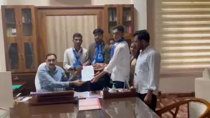 नीम का थाना: नीमकाथाना को पुनः जिला घोषित करने एवं नगर परिषद बहाल करने की मांग को लेकर NSUI ने महामहिम राज्यपाल के नाम सौंपा ज्ञापन