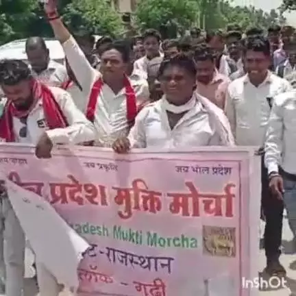 गढ़ी: भील प्रदेश की मांग को लेकर गढ़ी उपखंड में निकाली गई रैली, राष्ट्रपति के नाम सौंपा ज्ञापन