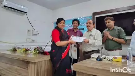 पाकुड़: सदर अस्पताल में परिवार नियोजन स्वास्थ्य मेले का सीएस ने किया शुभारंभ, उत्कृष्ट कर्मियों को किया सम्मानित