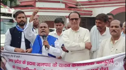 मेदिनीनगर (डालटनगंज): उत्तर प्रदेश के इटावा की घटना पर गुस्सा, पलामू में विरोध मार्च निकाला गया