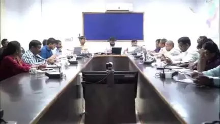 जशपुर: राजस्व कार्यों की समीक्षा बैठक में कलेक्टर ने जाति प्रमाण पत्र अभियान व भूअर्जन शिविर के निर्देश दिए