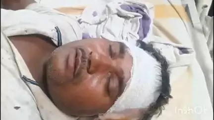 अररिया: रानीगंज वार्ड संख्या 17 में एक अनियंत्रित बस ने सड़क की साइड में खड़े दो लोगों को मारी टक्कर, हादसे में दोनों लोग घायल