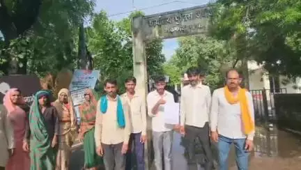 बड़ागांव धसान: दरी गांव में वृद्ध के साथ मारपीट, पुलिस ने नहीं की सुनवाई, एसपी कार्यालय में शिकायत