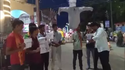 अमेठी: अखिल भारतीय विद्यार्थी परिषद ने उड़ीसा के प्रोफेसर का फूंका पुतला, छात्राओं के साथ करता था अश्लील हरकतें