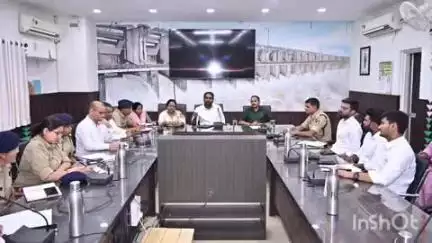 धमतरी: जिला मुख्यालय में कलेक्टर की अध्यक्षता में कानून व्यवस्था के संबंध में बैठक आयोजित हुई, एसपी-एएसपी रहे मौजूद