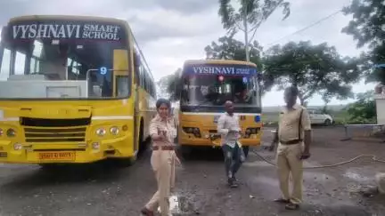 అలంపూర్: ఫిట్నెస్ లేని ప్రైవేట్ విద్యాసంస్థల బస్సులు సీజ్ - ఆర్టీవో వెంకటేశ్వరరావు