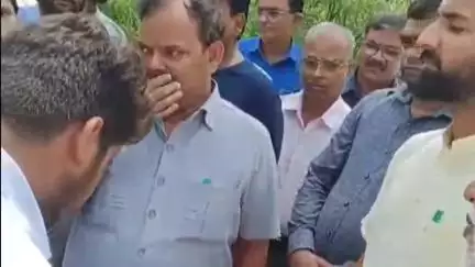 बस्ती: आईटीआई में नंबर बढ़ाने के नाम पर वसूली का आरोप लगाकर छात्रों ने सीडीओ को सौंपा शिकायती पत्र
