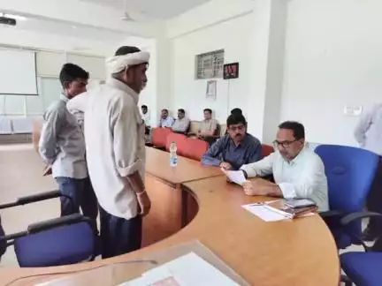 अलीराजपुर: जिला कलेक्ट्रेट में डिप्‍टी कलेक्‍टर जीपी अग्रवाल की अध्यक्षता में जनसुनवाई हुई, 26 आवेदन पत्र प्राप्त