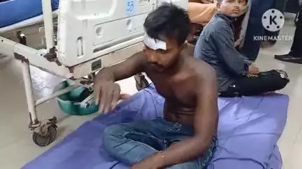 রায়গঞ্জ: কৃষ্ণমুড়ি এলাকায় পথ দুর্ঘটনায় গুরুতর জখম ৩,আশঙ্কাজনক এক যুবককে অন্যত্র স্থানান্তর,শোকের ছায়া পরিবারে