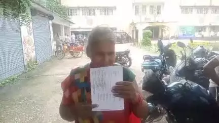 सिहावल: चिरौहा निवासी पीड़ित महिला को शासन की योजना का लाभ नहीं मिला, महिला ने कलेक्टर से शिकायत की