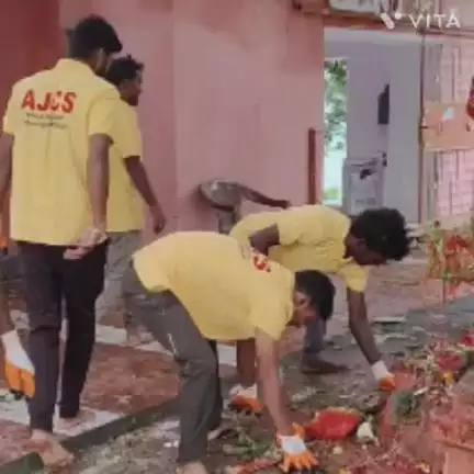 बरकागाँव: आजाद जागृति छात्र संघ ने बुढ़वा महादेव मंदिर परिसर में चलाया सफाई अभियान