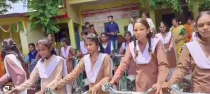 सिहोरा: शासकीय यशोदा बाई कन्या उच्चतर माध्यमिक विद्यालय में 43 छात्राओं को साइकिल मिली